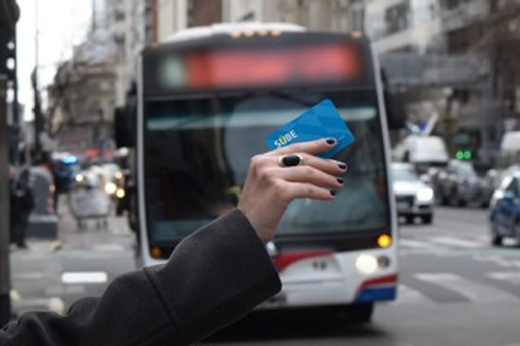“Hasta cuándo?”: el transporte vuelve a aumentar en dos semanas y crece el hartazgo por el ajuste