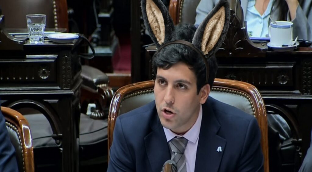 Furcio viral en Diputados: Cecilia Moreau corrigió en pleno recinto a un legislador libertario