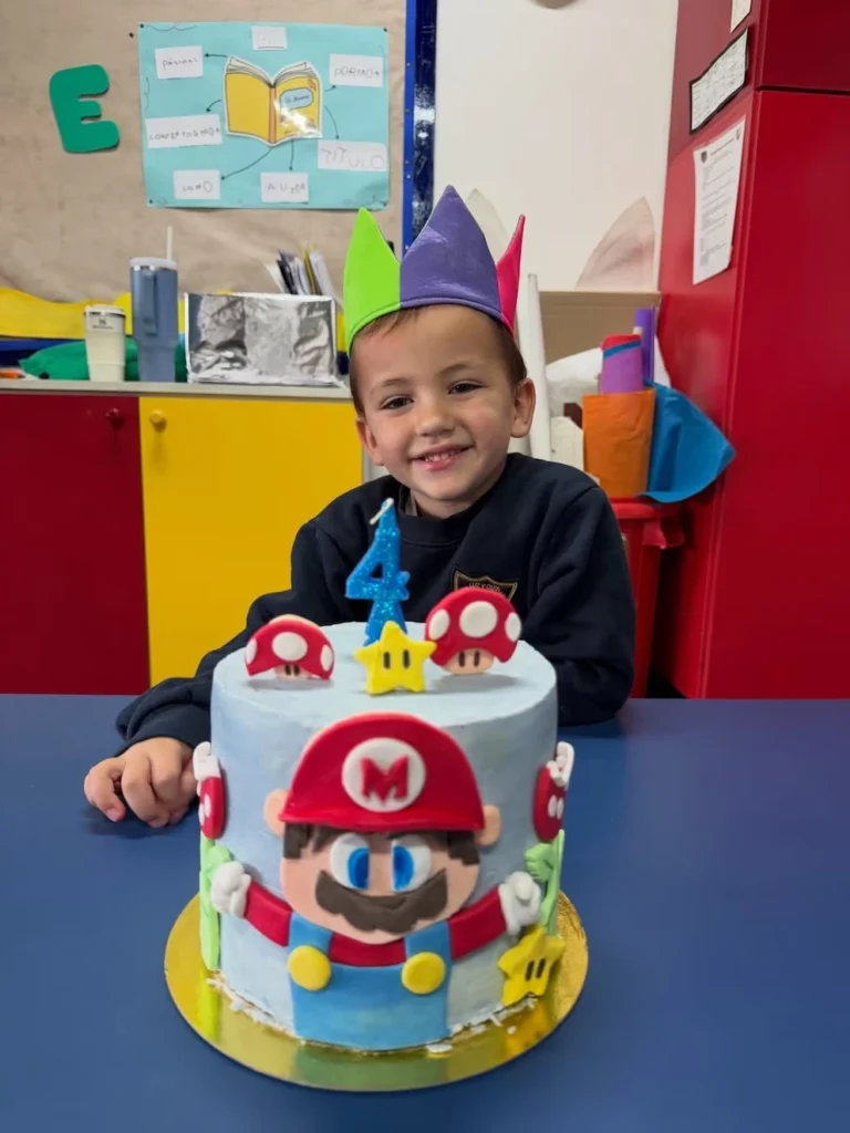 Luca Cubero cumplió 4 años: así fue el festejo en el jardín con torta de Mario Bros y la emotiva carta de Mica Viciconte