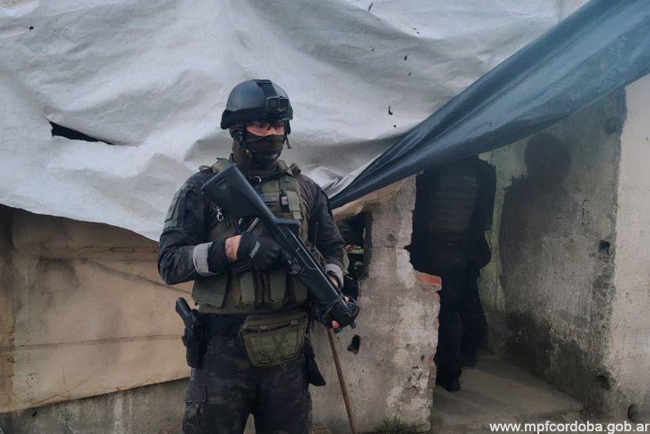 PILAR: FPA SECUESTRÓ DROGA Y TRES ARMAS DE FUEGO. DOS DETENIDOS