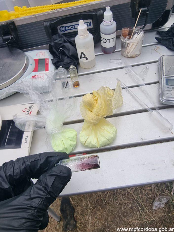 CUATRO DETENIDOS Y DROGA SECUESTRADA EN CONTROL DE SIMPATIZANTES DE RIVER