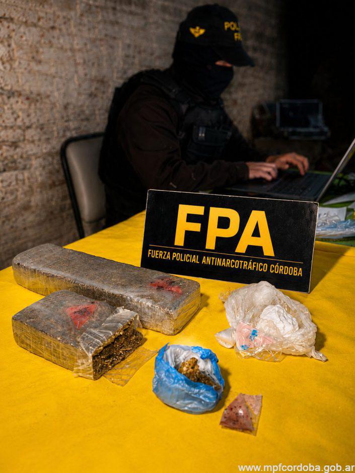 CÓRDOBA: FPA DESBARATÓ UNA BANDA NARCO INTEGRADA POR SEIS PERSONAS Y SECUESTRÓ MÁS DE 3000 DOSIS DE DROGAS