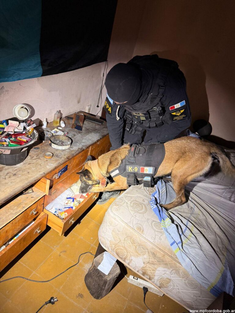 CÓRDOBA: FPA CERRÓ UN PUNTO DE VENTA DE DROGAS EN BARRIO VILLA PÁEZ. UNA DETENIDA