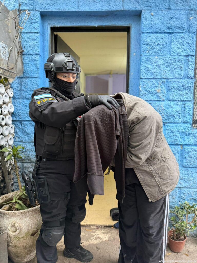 CÓRDOBA: FPA DETUVO A DOS MUJERES POR COMERCIALIZACIÓN DE ESTUPEFACIENTES EN BARRIO POLICIAL ANEXO Y VILLA CORNÚ