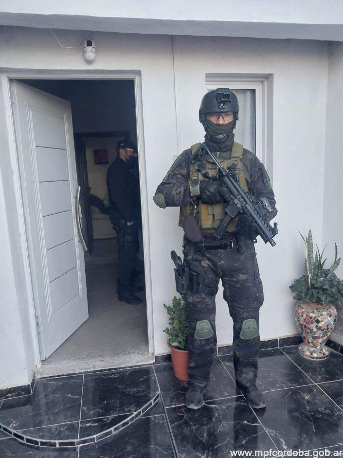 FPA REALIZÓ UN ALLANAMIENTO Y SECUESTRÓ ESTUPEFACIENTES EN CRUZ DEL EJE
