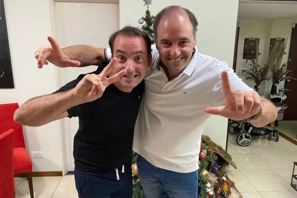 No se salva nadie: la Justicia puso la lupa sobre el hermano y hasta sobre la madre de Adorni