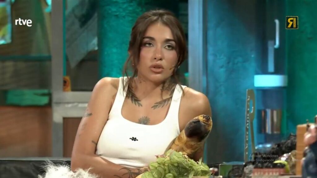 María Becerra se divirtió en la televisión española contando que la hacen reír los videos donde Messi está incómodo