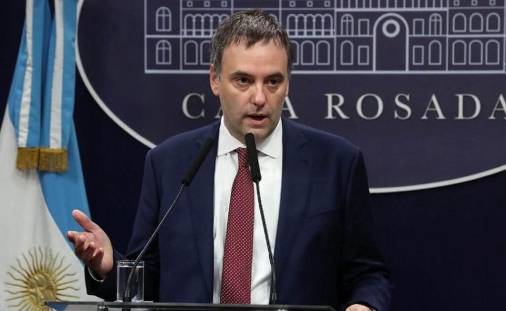 La encuesta que entierra a Manuel Adorni: “¿Cómo lo definirías en una sola palabra?”