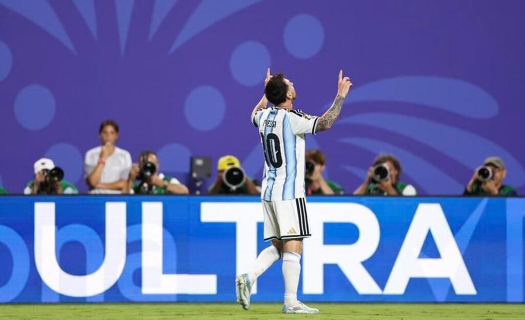 Una pareja marplatense homenajeó a Lionel Messi en el nacimiento de su hija