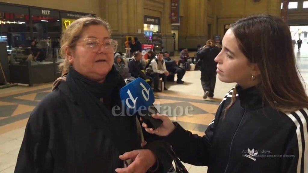 Es jubilada, tiene una hija discapacitada, tiene que seguir trabajando y sigue apoyando a Milei
