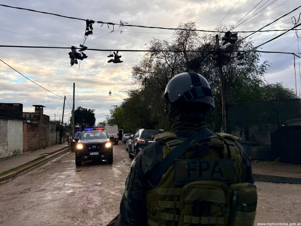 FPA DETUVO A TRES PERSONAS POR COMERCIALIZAR COCAÍNA Y MARIHUANA EN BELL VILLE