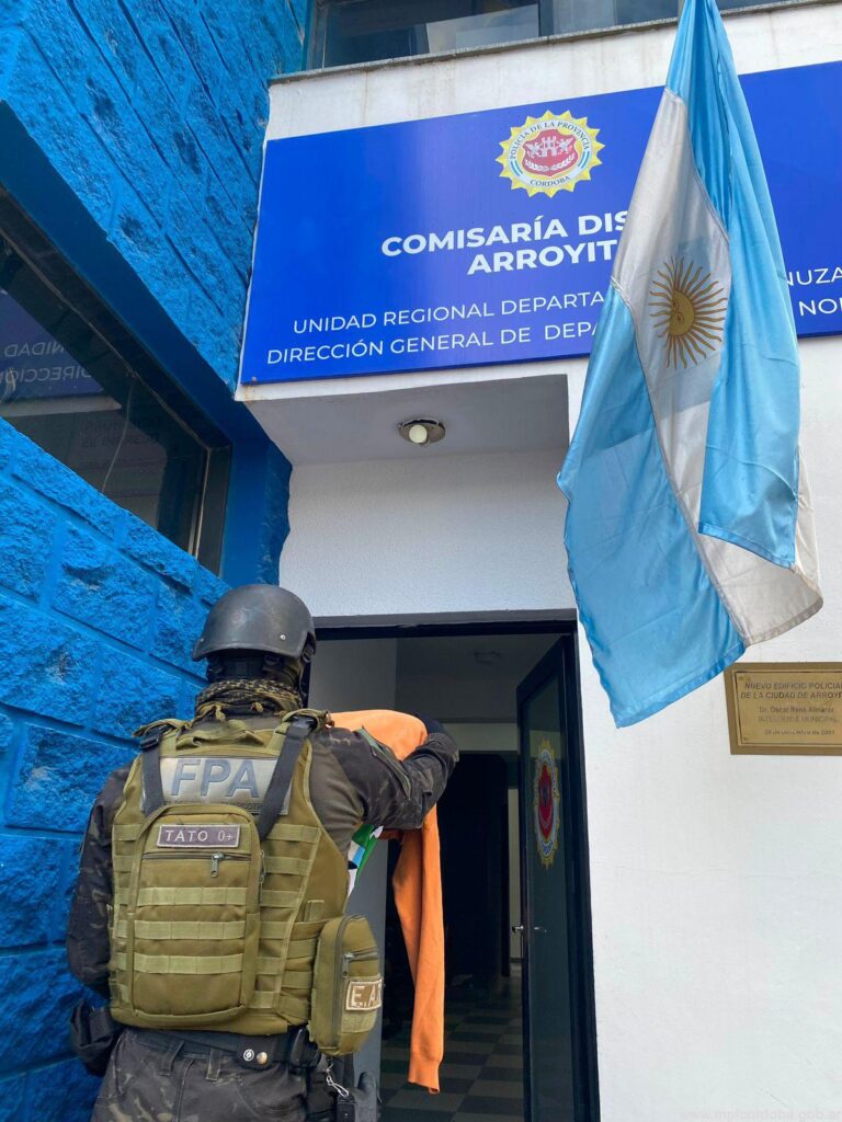 CUÑADOS DETENIDOS POR DELIVERY DE DROGAS EN ARROYITO