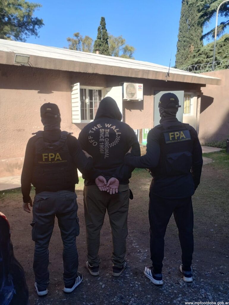 INTEGRANTE DE UNA BANDA NARCO FUE DETENIDO POR LA FPA SOBRE RUTA 9. TENÍA PEDIDO DE CAPTURA