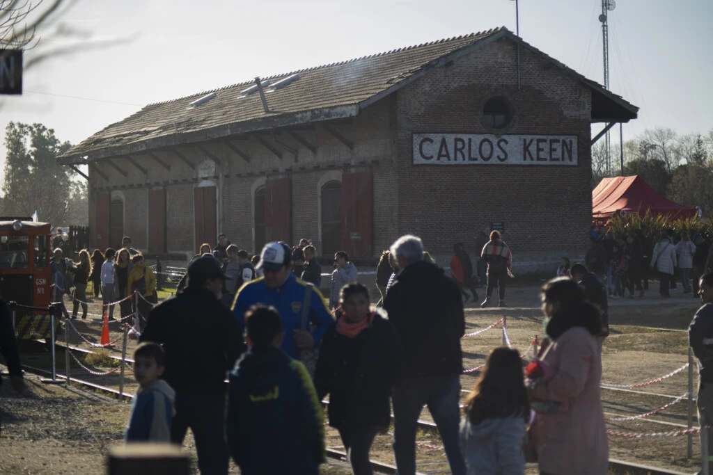 La historia de la feria que nació tras el cierre del tren y hoy es uno de los grandes atractivos de Carlos Keen