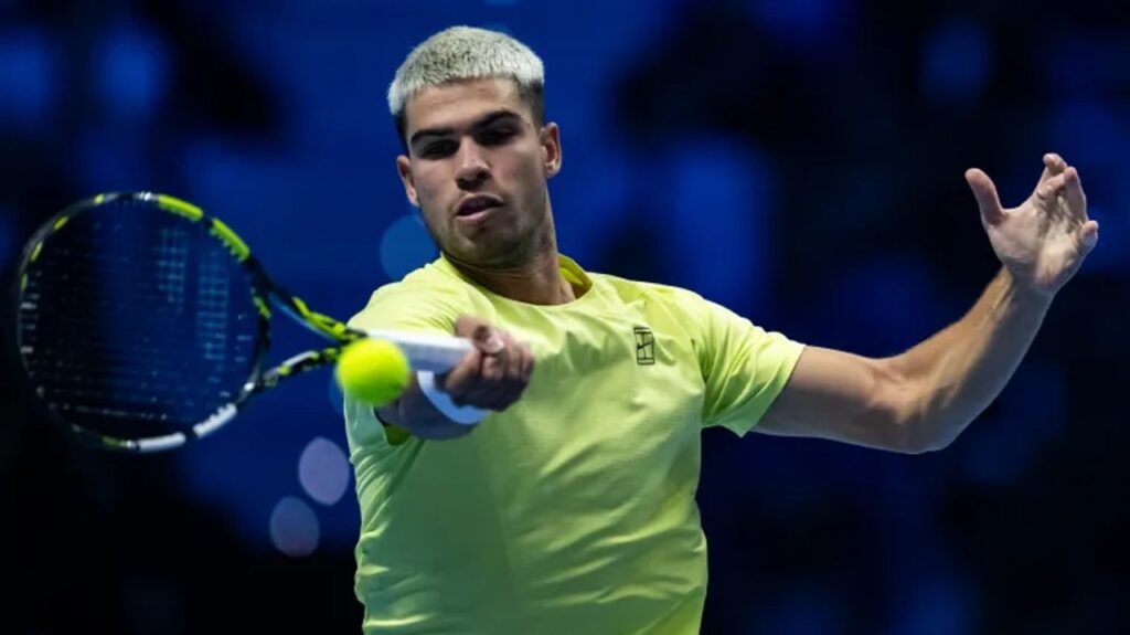 Alcaraz le ganó sin problemas a Auger-Aliassime y definirá el título en las ATP Finals ante Sinner
