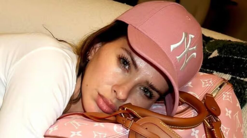 La China Suárez, entre bolsos de edición limitada, estrena una nueva serie