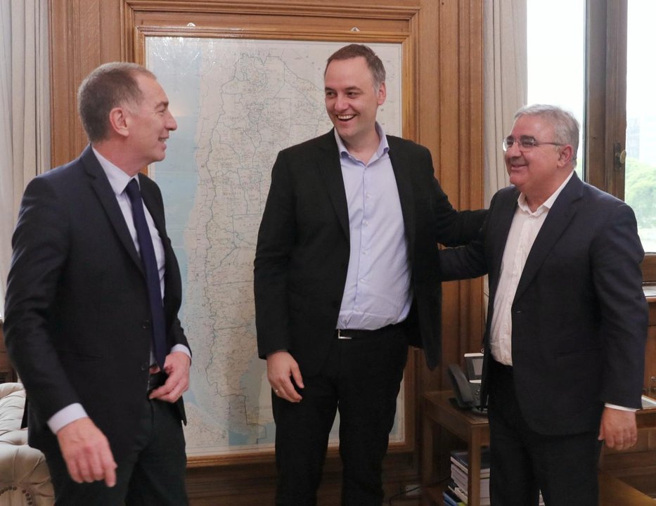 Manuel Adorni trabaja en el diálogo interno y convoca a una reunión de Gabinete