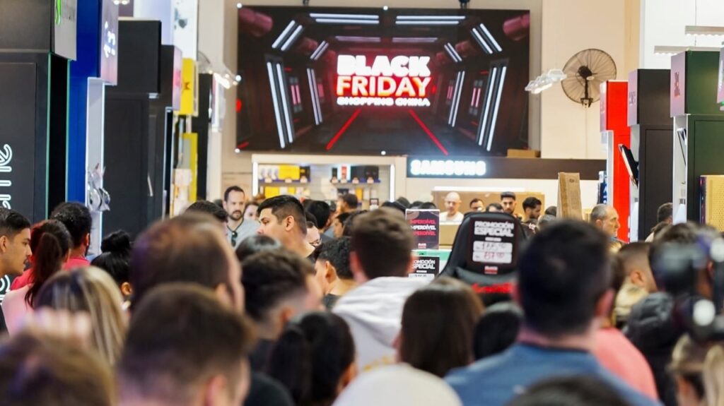 Estampida en el Black Friday de Ciudad del Este: peleas por notebooks a US$80