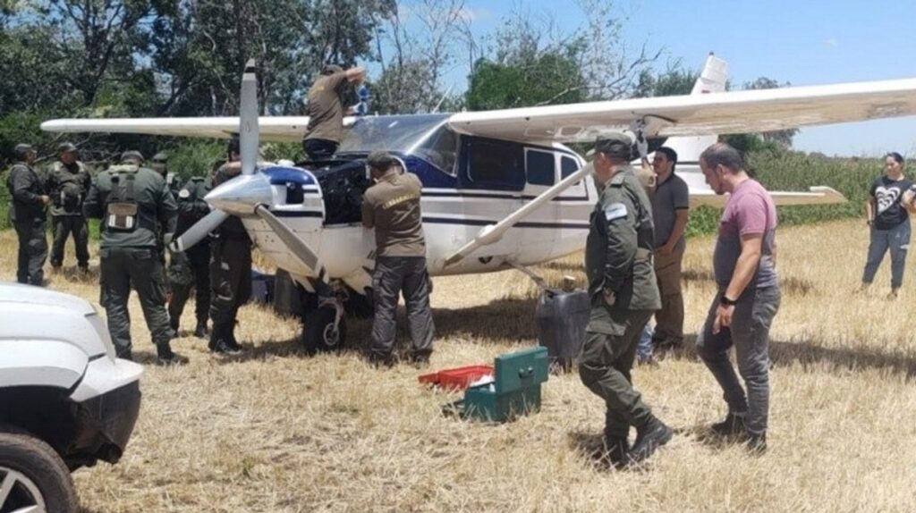 Encuentran otra avioneta narco abandonada en Santa Fe: perros detectaron rastros de cocaína