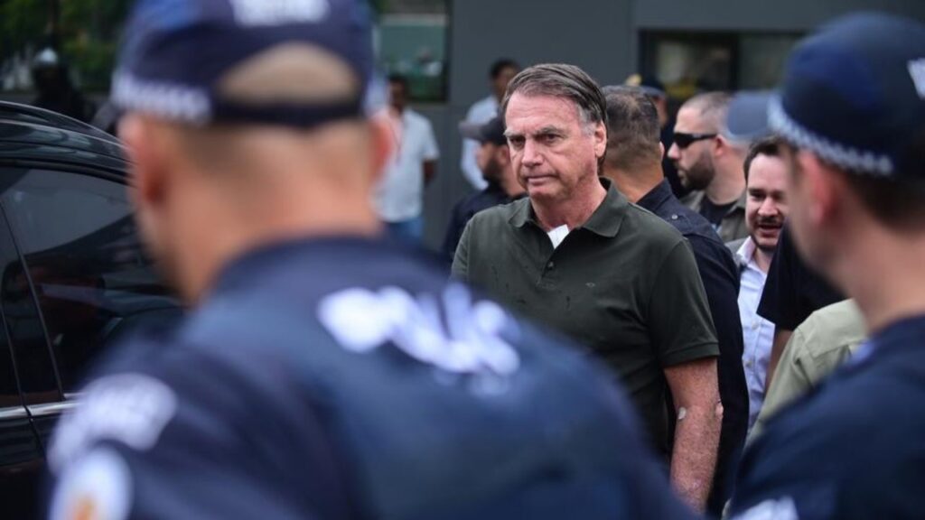 Baño privado, TV y aire acondicionado: la cómoda cárcel de Jair Bolsonaro