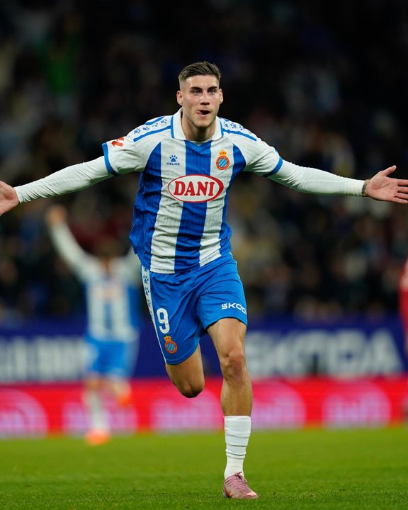 El Espanyol le ganó al Sevilla por 2-1 y llegó a zona de clasificación a la Conference League