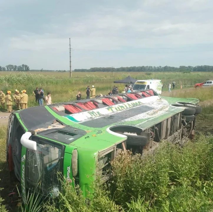 Vuelco en Ruta 2: el chofer del micro fue imputado por homicidio culposo