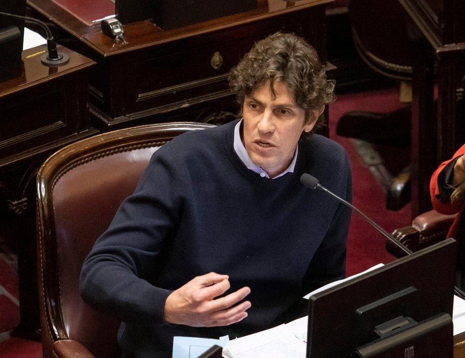 La UCR explora su reunificación en Diputados, aunque Pichetto busca sumar algunos radicales a su interbloque