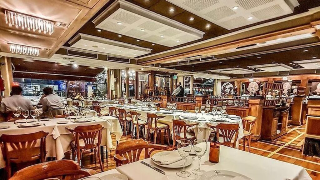 Un reconocido restaurante porteño  puede quebrar por pagar un juicio