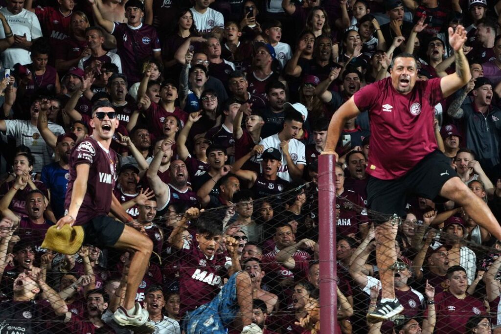 ¡Este vale! El pasillo de los jugadores de Tigre a Lanús