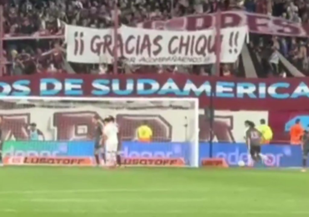 “Gracias Chiqui”: La bandera de Lanús para el presidente de la AFA