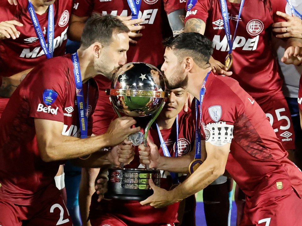 Lautaro “Laucha” Acosta se emocionó en su retiro del fútbol profesional