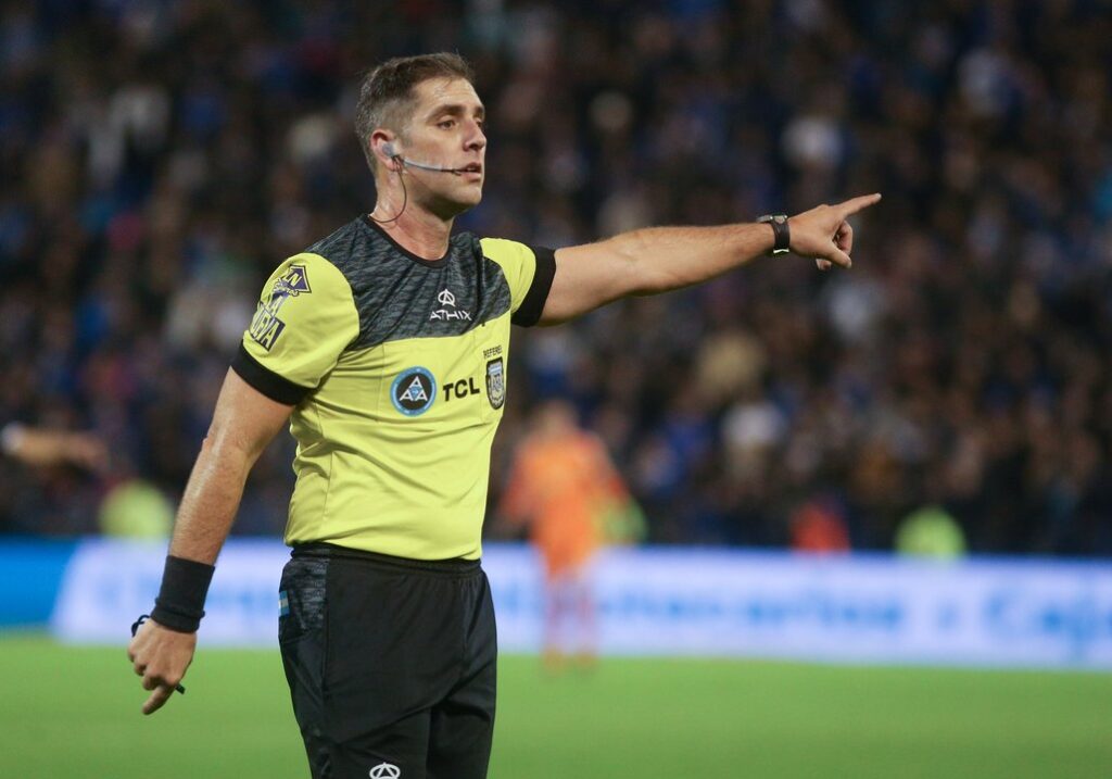 Se confirmaron los árbitros para los 4tos de final: quién dirige Boca-Argentinos