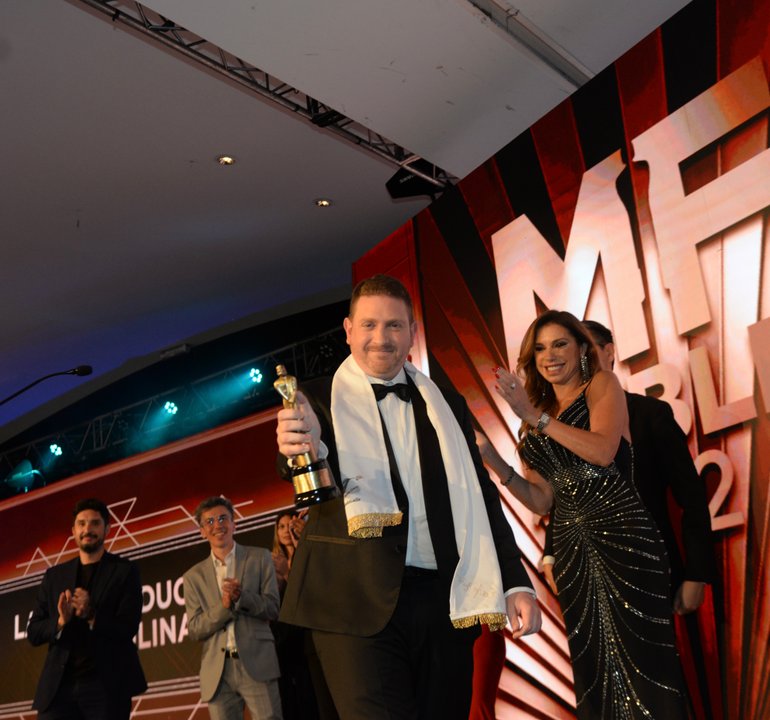 Jony Viale, ganador del Martín Fierro de Cable