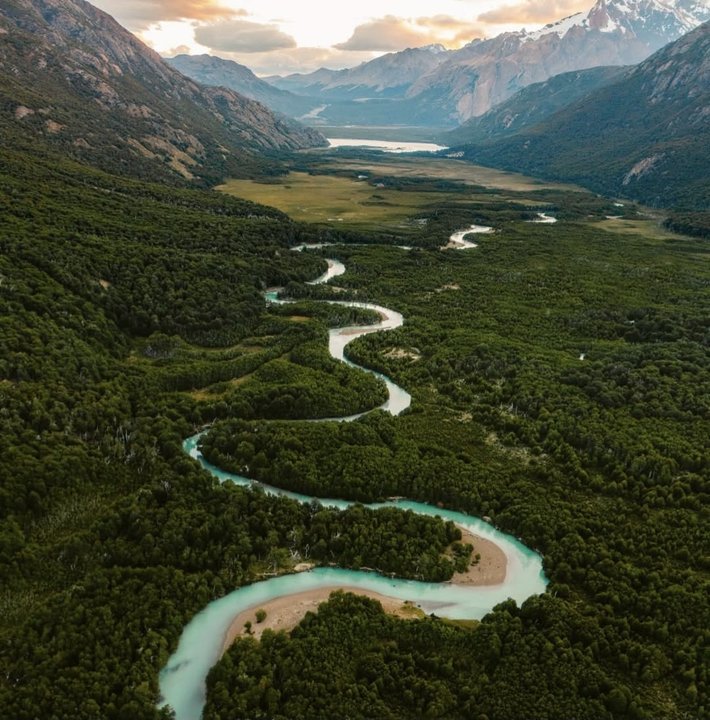 El río patagónico rodeado de glaciares y senderos ideales para el Trekking