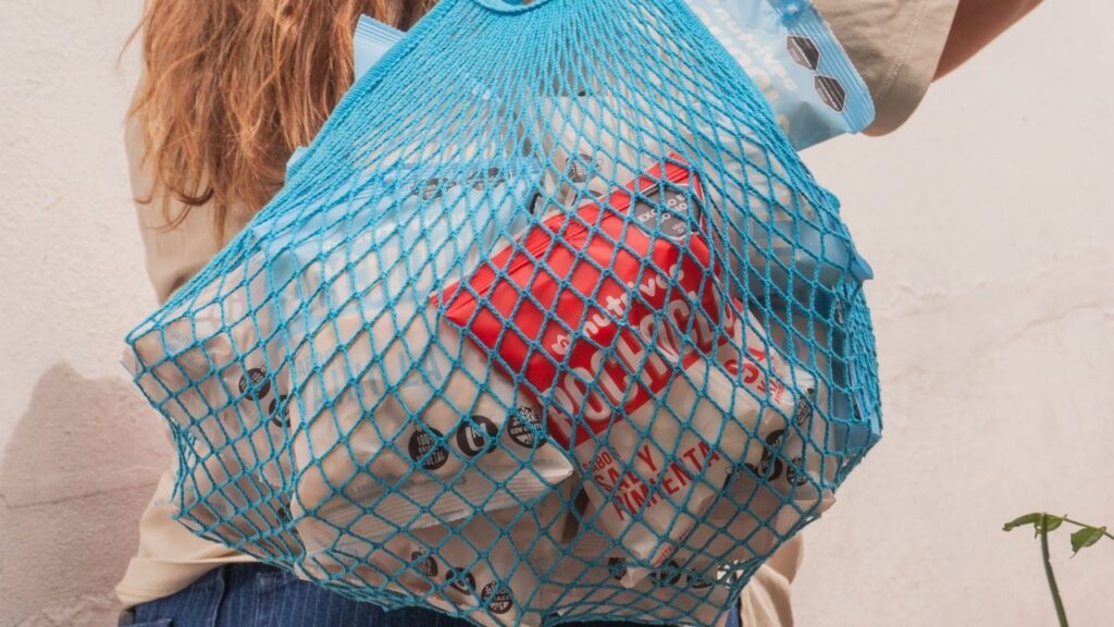 El nuevo snack viral es vegano: pochoclo sabor cebolla que destierra las papas fritas