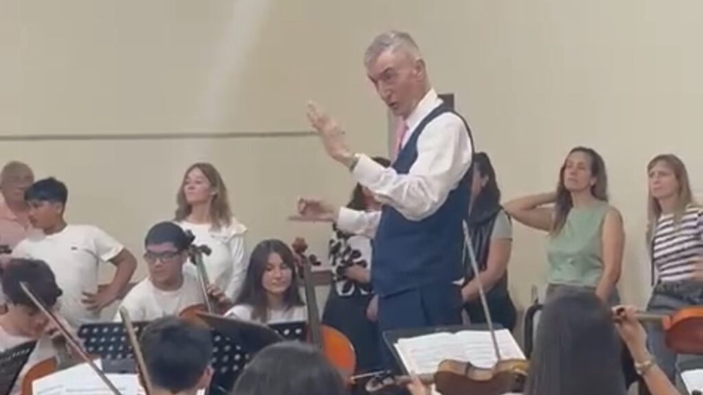 Video: Nelson Castro tomó la batuta de la Orquesta Sinfónica Juvenil en Chascomús