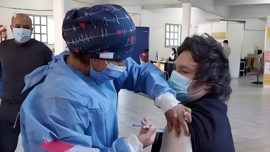 ¿Qué decía Javier Milei de las vacunas contra el Covid-19 y por qué tardó en dársela?