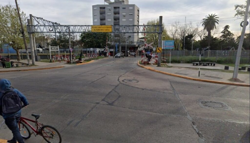 Wilde: Siguen las obras y desvíos por el cierre del paso a nivel de Las Flores