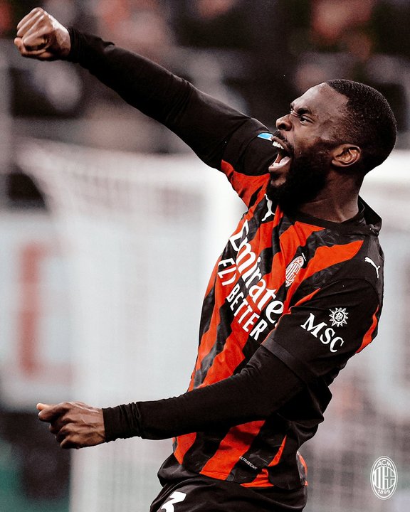 Milan consiguió un triunfazo que lo dejó en la cima de la Serie A