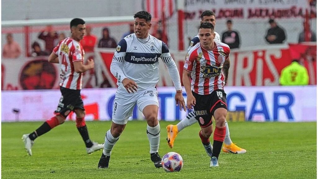 Gimnasia, con la chance del clásico en semifinales, visita a Barracas Central