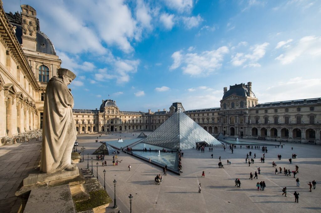 El Louvre aplicará un aumento del 45% para turistas y se convertirá en el museo más caro del mundo