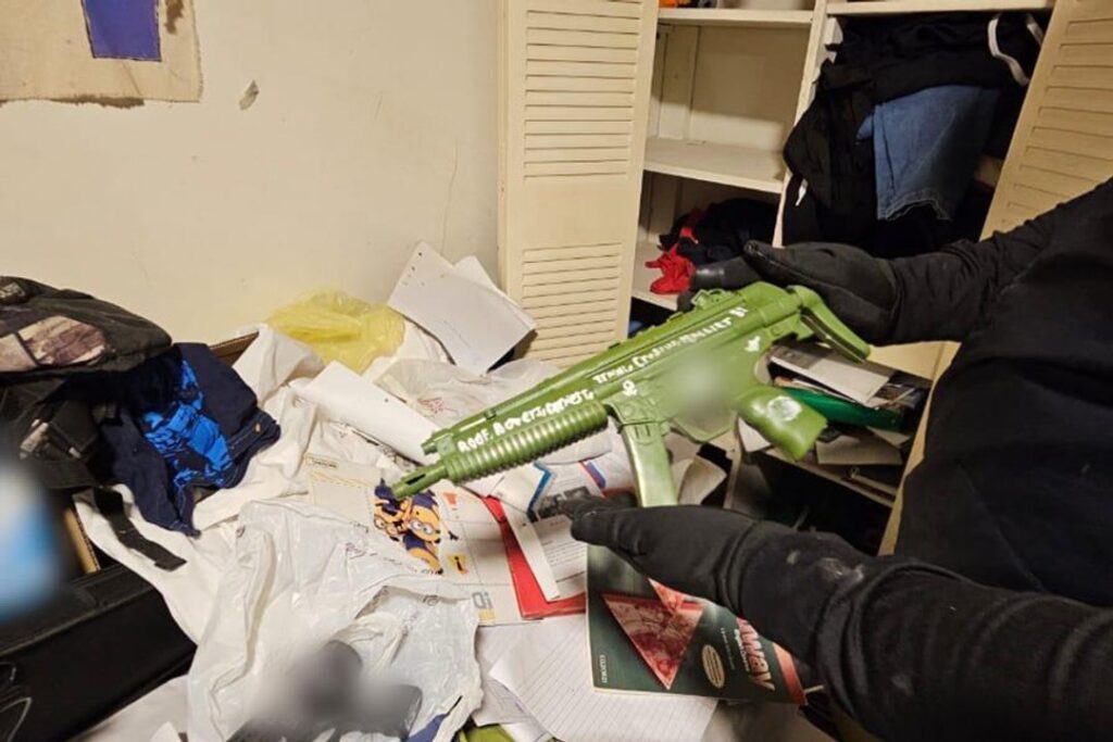 Ordenaron peritajes psiquiátricos para el adolescente que planeaba un tiroteo en la escuela de Caballito