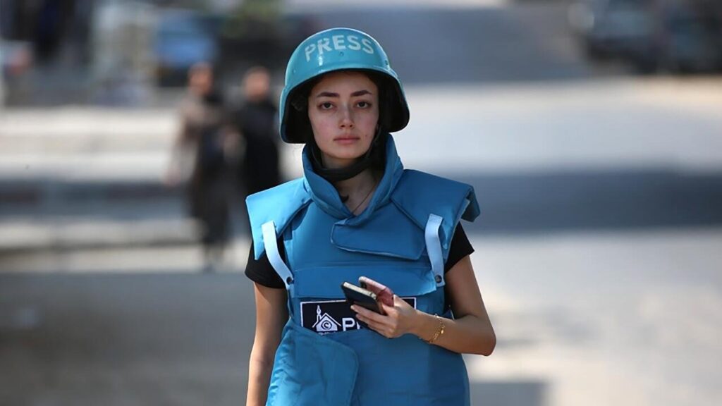 Cómo sobreviven los niños en Gaza entre permanentes bombardeos, según una periodista palestina