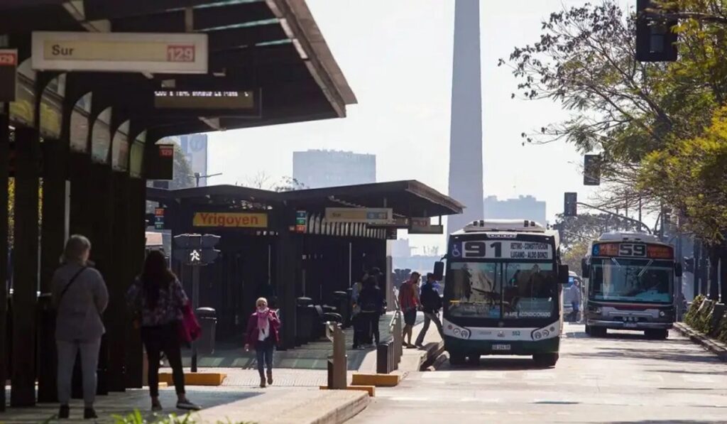 ¿Cuánto saldrá el boleto de subte, colectivo y peaje en noviembre 2025?