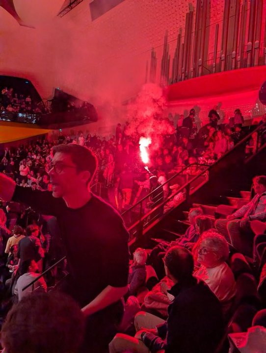 Francia: activistas detenidos por interrumpir un concierto de la Orquesta Filarmónica de Israel