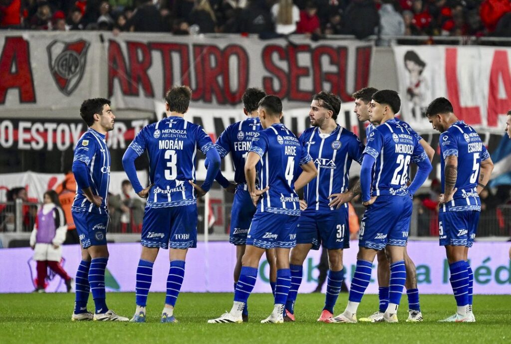 Cómo ver en vivo Atlético Tucumán vs Godoy Cruz: horario y formaciones