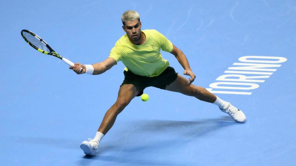 Alcaraz le ganó un partido durísimo a Fritz y quedó muy cerca de la clasificación a semis en las ATP Finals