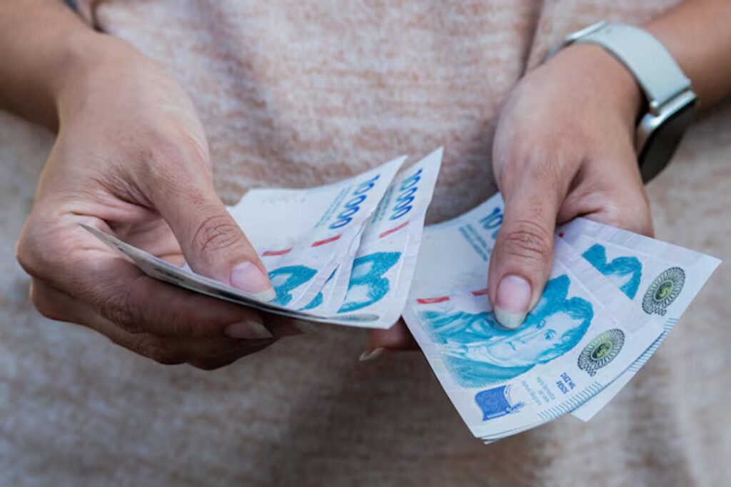 Cómo hacer rendir tu sueldo: siete estrategias para ganarle a la inflación en Argentina