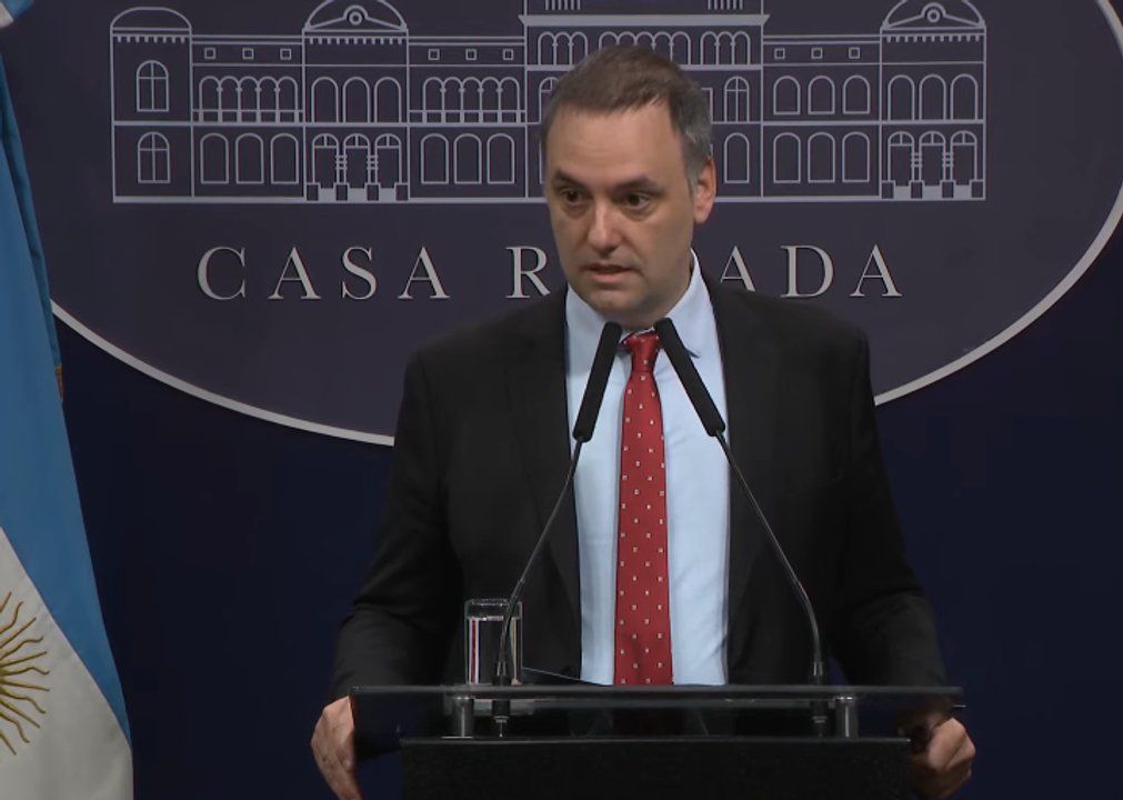 El Gobierno negó que la reforma laboral modifique la Ley de Empleo Público y fijó postura sobre el monotributo