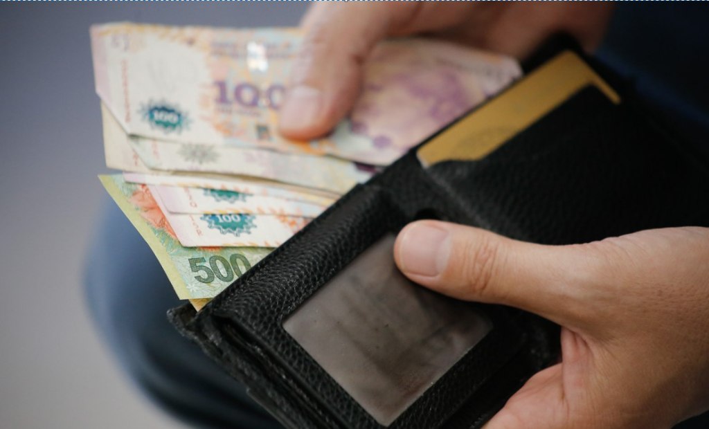 La mitad de los hogares usa ahorros, vende pertenencias o toma préstamos para cubrir gastos